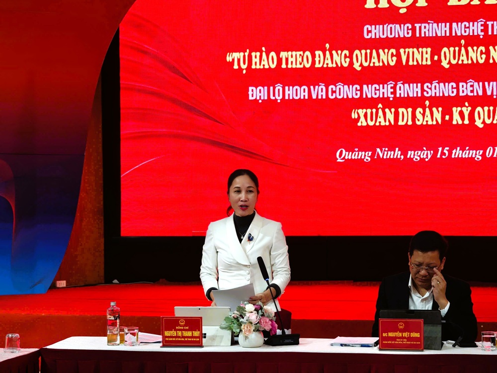 B&agrave; Nguyễn Thị Thanh Thủy, Ph&oacute; gi&aacute;m đốc Sở Văn h&oacute;a Thể thao v&agrave; Du lịch tỉnh Quảng Ninh cũng đ&atilde; th&ocirc;ng tin về Dự &aacute;n Đại lộ hoa v&agrave; c&ocirc;ng nghệ &aacute;nh s&aacute;ng b&ecirc;n vịnh kỳ quan - Vịnh Hạ Long. Ảnh: Thanh Sơn