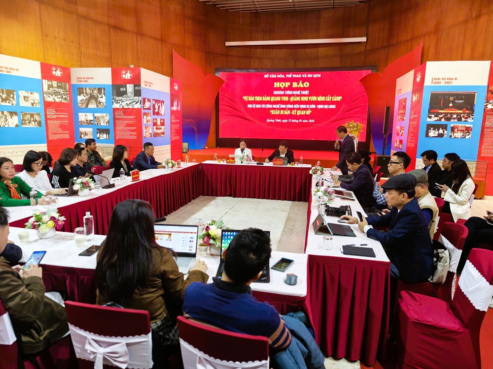 To&agrave;n cảnh buổi họp b&aacute;o