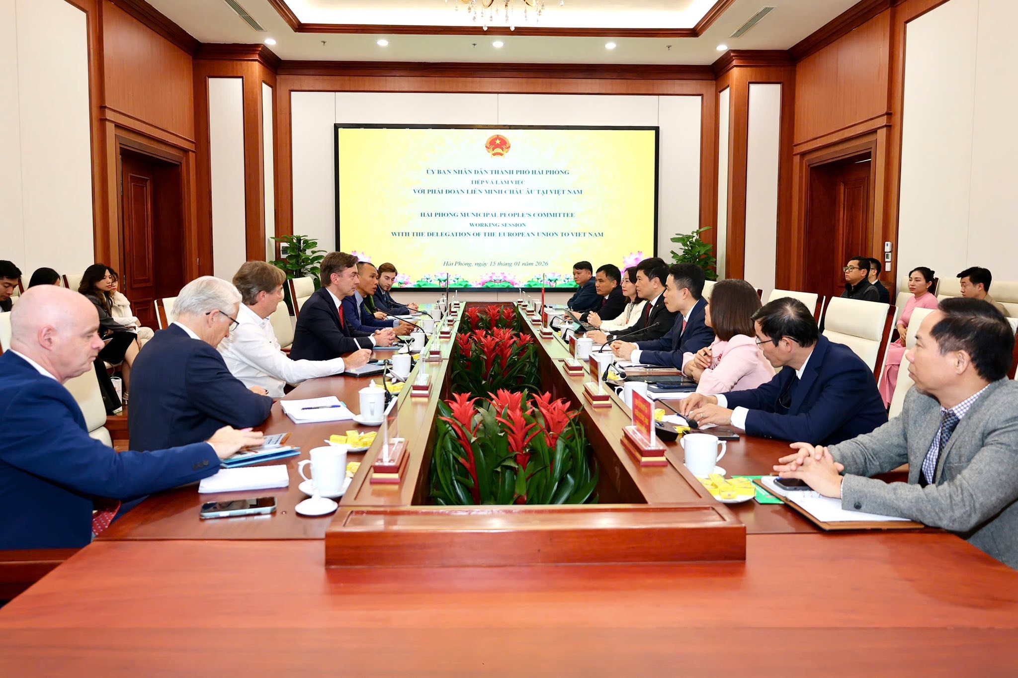 To&agrave;n cảnh cuộc l&agrave;m việc