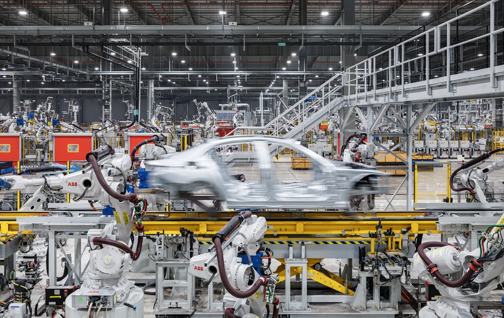 D&acirc;y chuyền sản xuất &ocirc; t&ocirc; điện hiện đại của Tổ hợp sản xuất v&agrave; kinh doanh VinFast tại Khu kinh tế Đ&igrave;nh Vũ &ndash; C&aacute;t Hải