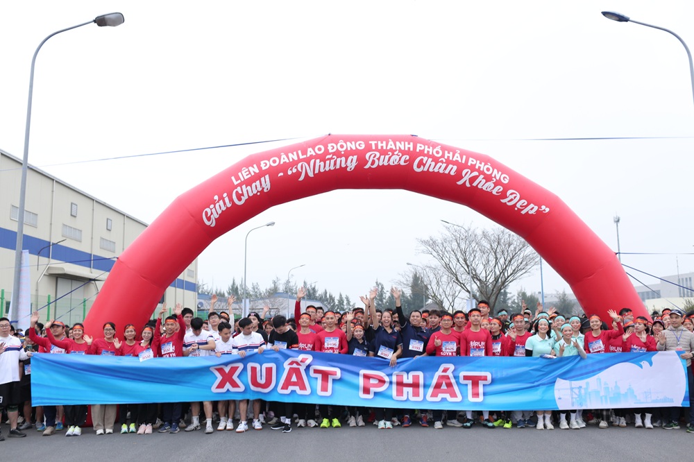 C&aacute;n bộ, đo&agrave;n vi&ecirc;n c&ocirc;ng đo&agrave;n tham gia giải chạy tại Khu c&ocirc;ng nghiệp Đại An