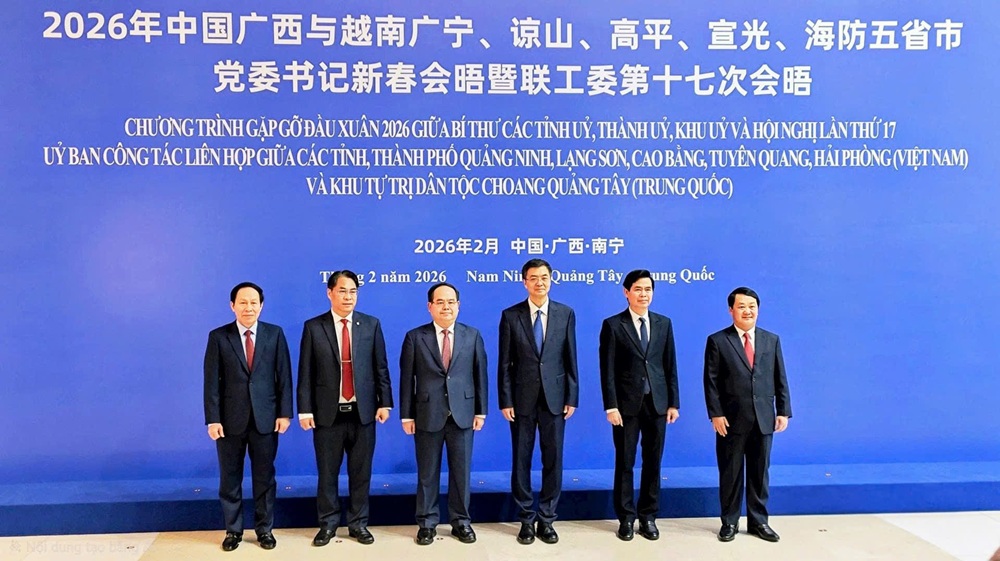 B&iacute; thư Tỉnh ủy-Th&agrave;nh ủy- Quảng Ninh, Cao Bằng, Lạng Sơn, Tuy&ecirc;n Quang, Hải Ph&ograve;ng (Việt Nam) v&agrave; B&iacute; thư Khu ủy Khu tự trị d&acirc;n tộc Choang Quảng T&acirc;y (Trung Quốc). Ảnh: Ho&agrave;ng C&ocirc;ng