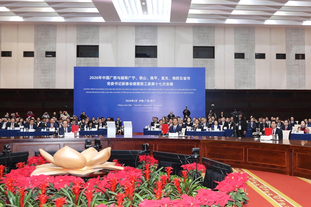 C&aacute;c B&iacute; thư Tỉnh ủy-Th&agrave;nh ủy-Khu ủy k&yacute; kết Bi&ecirc;n bản ghi nhớ hội nghị Gặp gỡ đầu Xu&acirc;n 2026. Ảnh: Đỗ Phương