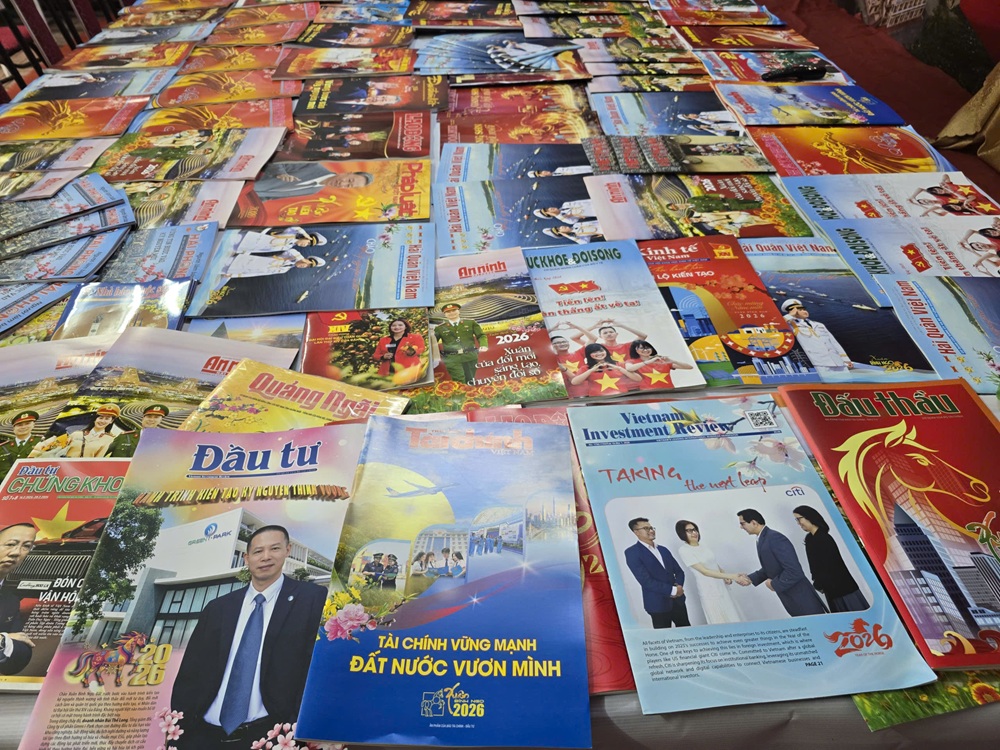 C&aacute;c ấn phẩm của B&aacute;o t&agrave;i ch&iacute;nh - Đầu tư tham gia Hội b&aacute;o Xu&acirc;n B&iacute;nh Ngọ 2026