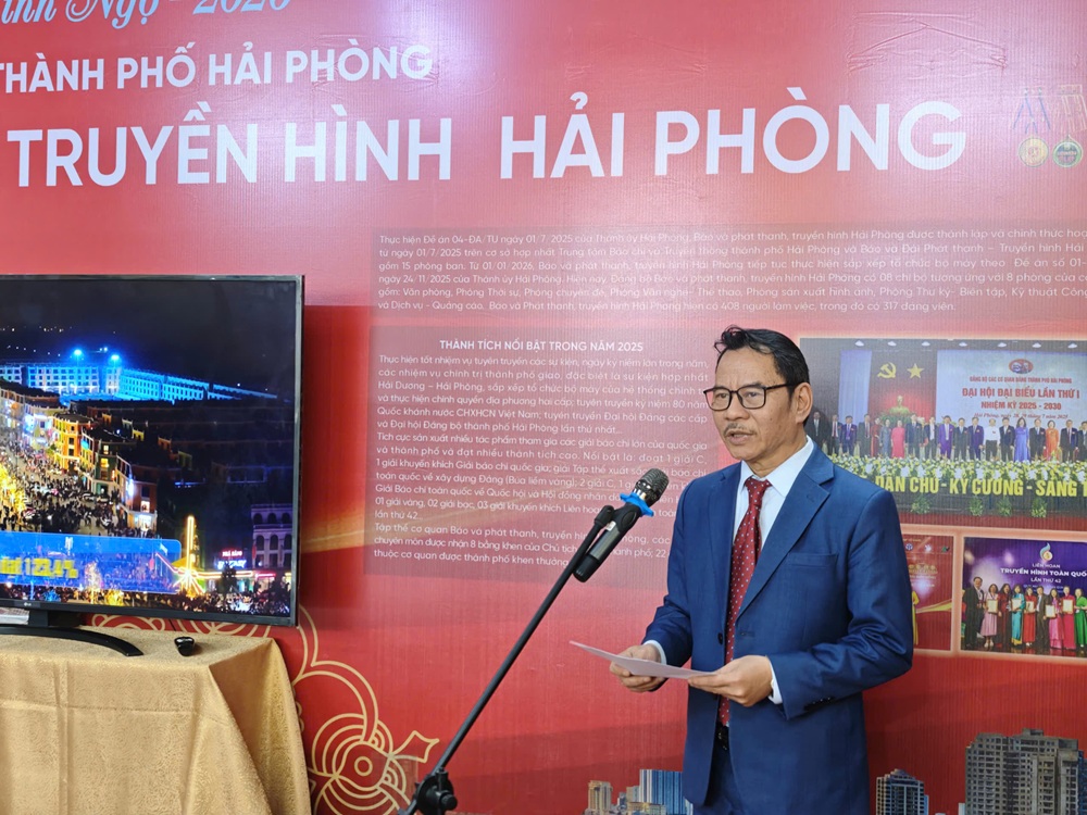 &Ocirc;ng Nguyễn Anh T&uacute;, Chủ tịch Hội Nh&agrave; b&aacute;o TP. Hải Ph&ograve;ng ph&aacute;t biểu khai mạc