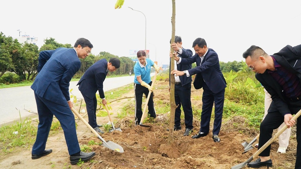 L&atilde;nh đạo phường Tứ Minh tham gia Tết trồng c&acirc;y