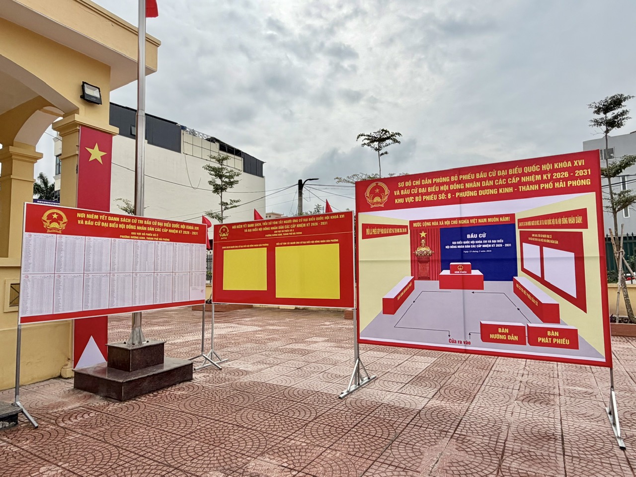 Phường Dương Kinh ni&ecirc;m yết danh s&aacute;ch v&agrave; tiểu sử t&oacute;m tắt những người ứng cử đại biểu Quốc hội kh&oacute;a XVI, đại biểu HĐND c&aacute;c cấp nhiệm kỳ 2026 &ndash; 2031