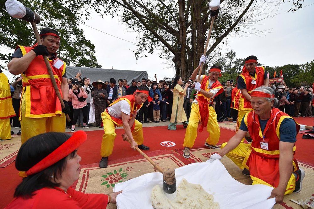 Hội thi B&aacute;nh chưng, B&aacute;nh giầy Lễ hội m&ugrave;a Xu&acirc;n C&ocirc;n Sơn - Kiếp Bạc năm 2026 thu h&uacute;t hơn 150 nghệ nh&acirc;n của 16 đội về tham dự