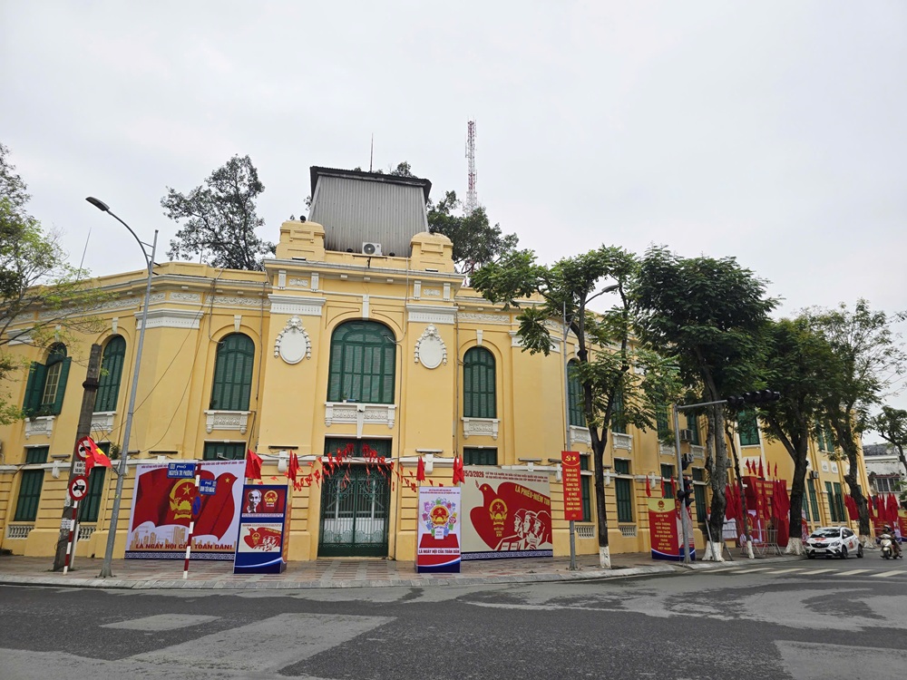 Khu vực phường Hồng B&agrave;ng được trang ho&agrave;ng băng r&ocirc;n, khẩu hiệu, pano ch&agrave;o mừng ng&agrave;y bầu cử đại biểu Quốc hội kho&aacute; XVI v&agrave; HĐND c&aacute;c cấp nhiệm kỳ 2026 - 2031