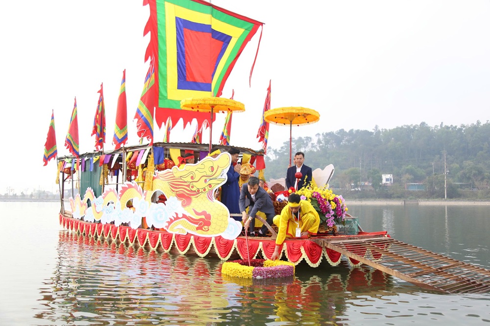 Nghi thức lấy nước trong v&ograve;ng sinh kh&iacute;