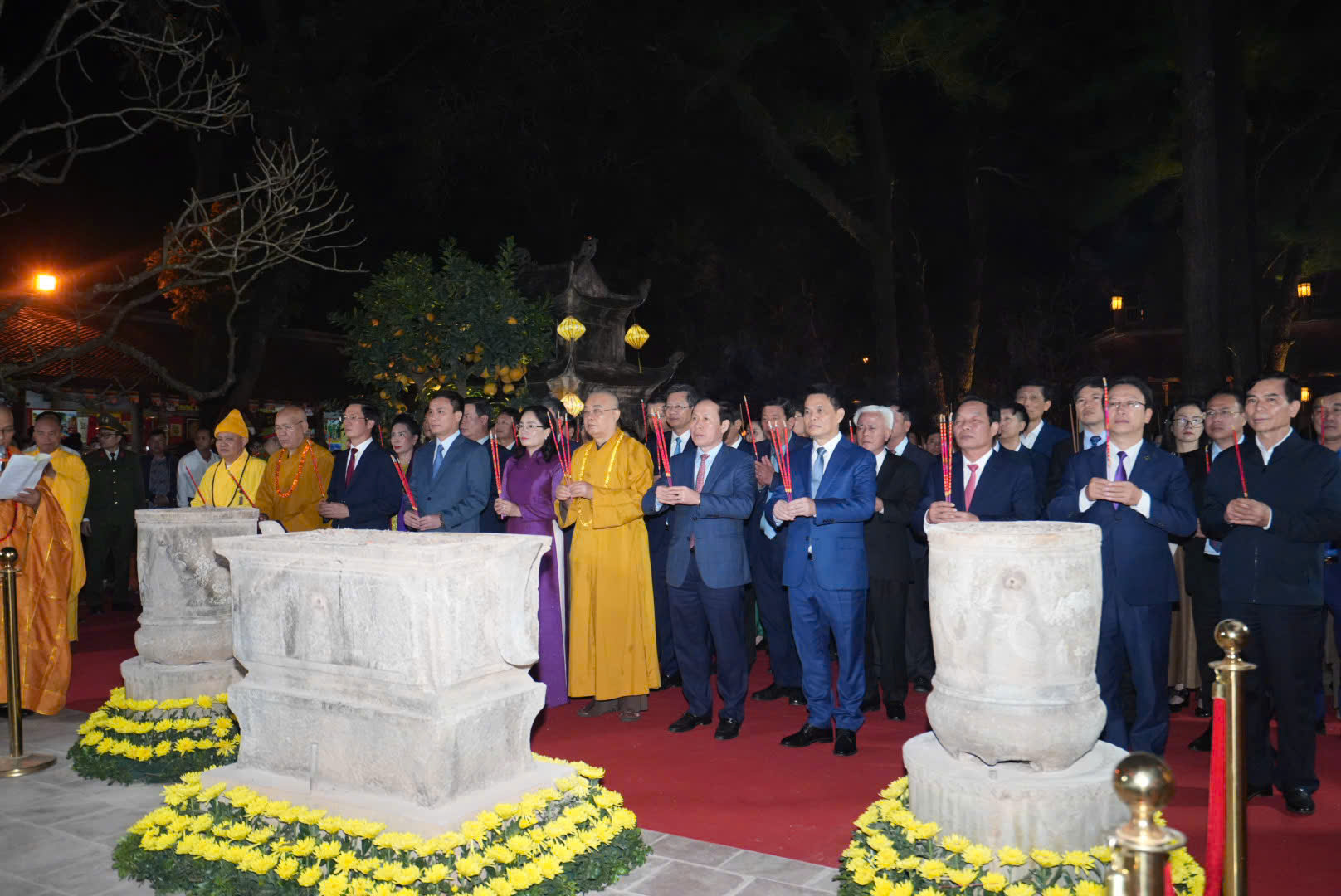 Lễ d&acirc;ng hương tưởng niệm 692 năm ng&agrave;y vi&ecirc;n tịch của Đệ Tam tổ Tr&uacute;c L&acirc;m Huyền Quang T&ocirc;n giả