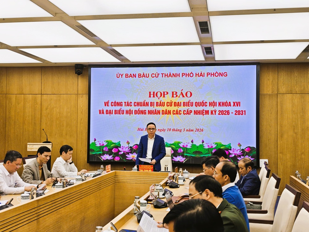 &Ocirc;ng Đ&agrave;o Trọng Đức, Ph&oacute; Chủ tịch Thường trực HĐND th&agrave;nh phố, Ph&oacute; Chủ tịch Uỷ ban bầu cử th&agrave;nh phố Hải Ph&ograve;ng chủ tr&igrave; cuộc Họp b&aacute;o th&ocirc;ng tin về c&ocirc;ng t&aacute;c bầu cử