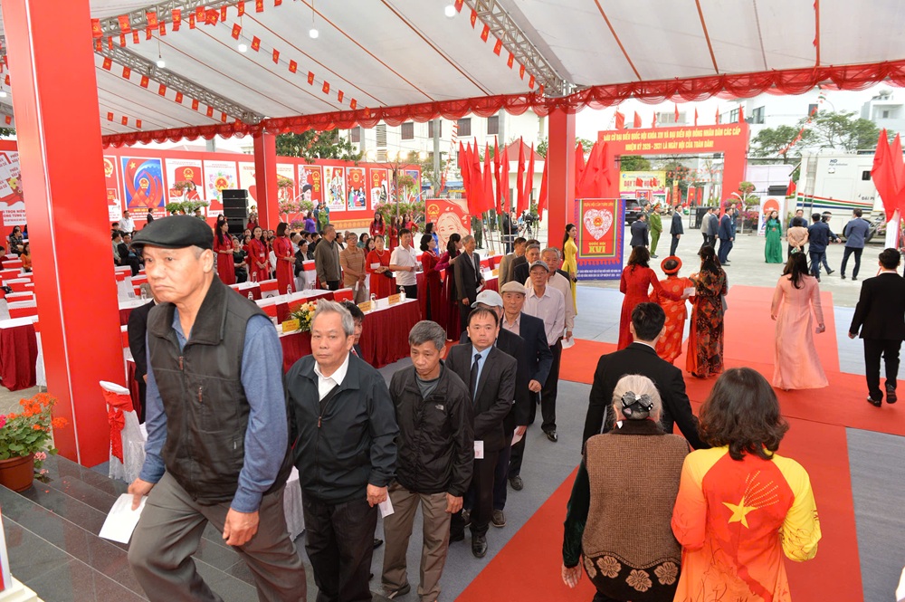 Không khí phấn khởi trong