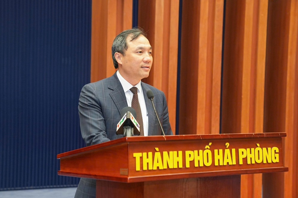 Ông Hoàng Trung Dũng, Phó Trưởng Ban Thường trực Ban Tổ chức Trung ương phát biểu tại Hội nghị