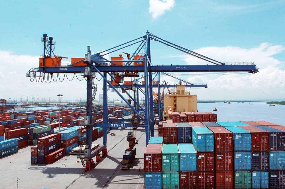 chuyển đổi số đóng vai trò quan trọng trong việc tăng cường năng lực cạnh tranh, tối ưu hóa chi phí cho các doanh nghiệp, giúp họ đứng vững và phát triển trong môi trường kinh doanh hiện đại