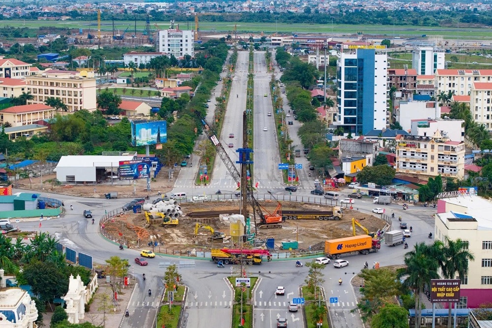 Nút giao Lê Hồng Phong - Bùi Viện đang được xây dựng. Ảnh: Lê Tân