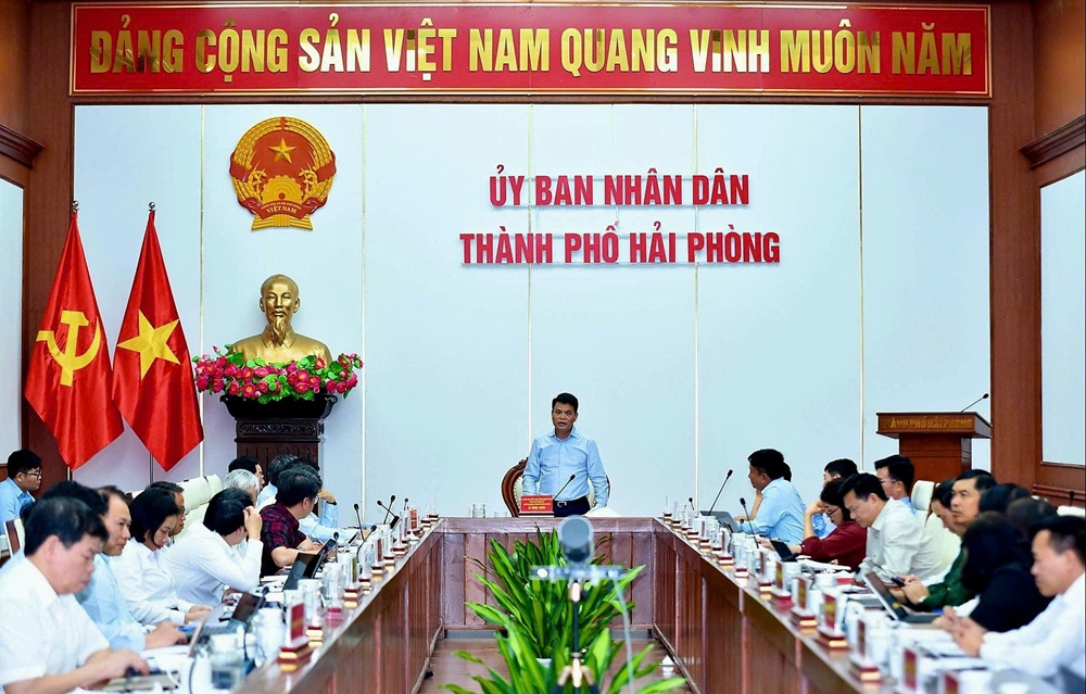 Ông Lê Ngọc Châu, Ủy viên Trung ương Đảng, Chủ tịch UBND TP. Hải Phòng chủ trì cuộc họp