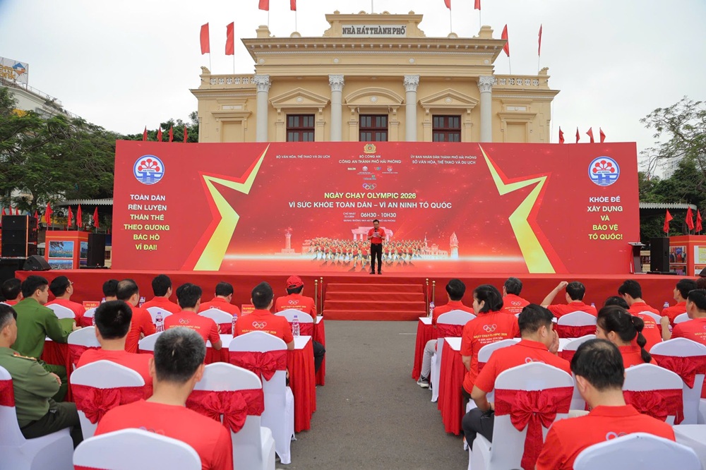 Ng&agrave;y chạy Olympic 2026 tại điểm cầu Quảng trường Nh&agrave; h&aacute;t th&agrave;nh phố Hải Ph&ograve;ng