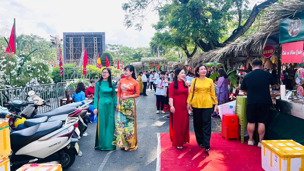 Nhiều hoạt động diễn ra trong khu&ocirc;n khổ Lễ hội