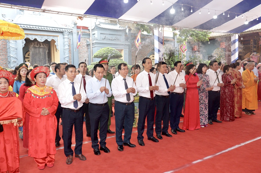 C&aacute;c đại biểu dự Lễ c&aacute;o yết Lễ hội truyền thống Nữ tướng L&ecirc; Ch&acirc;n Xu&acirc;n B&iacute;nh Ngọ 2026 tại Di t&iacute;ch lịch sử văn h&oacute;a quốc gia đền Ngh&egrave;