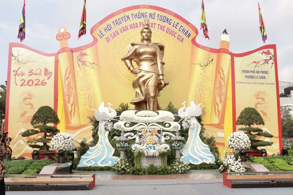 Lễ hội truyền thống Nữ tướng L&ecirc; Ch&acirc;n được tổ chức trong 3 ng&agrave;y, từ ng&agrave;y 25, 26, 27/3/2026 (tức ng&agrave;y 07, 08, 09/02 năm B&iacute;nh Ngọ), tại c&aacute;c địa điểm: Tượng đ&agrave;i Nữ tướng L&ecirc; Ch&acirc;n; Di t&iacute;ch lịch sử - văn h&oacute;a quốc gia Đền Ngh&egrave;; Di t&iacute;ch ki&ecirc;́n tr&uacute;c nghệ thuật quốc gia Đ&igrave;nh An Bi&ecirc;n
