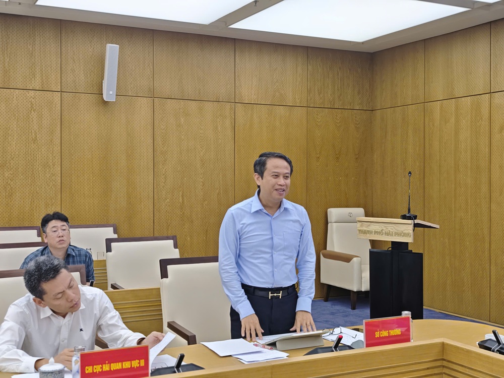 &Ocirc;ng Nguyễn Ho&agrave;ng Long, Gi&aacute;m đốc Sở C&ocirc;ng Thương Hải Ph&ograve;ng