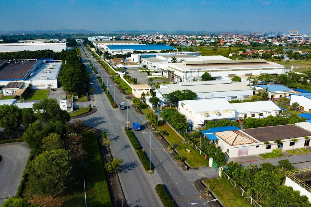Các khu công nghiệp trên địa bàn thành phố phát triển theo hướng khu công nghiệp xanh, bảo đảm phát triển bền vững.