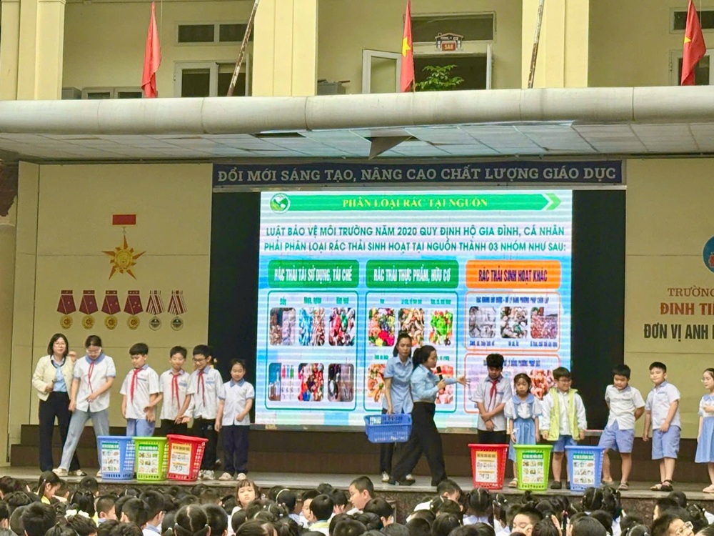 Không còn dừng ở các bài học lý thuyết trong sách giáo khoa, giáo dục bảo vệ môi trường đang được nhiều trường triển khai theo hướng thực chất, gắn với trải nghiệm.