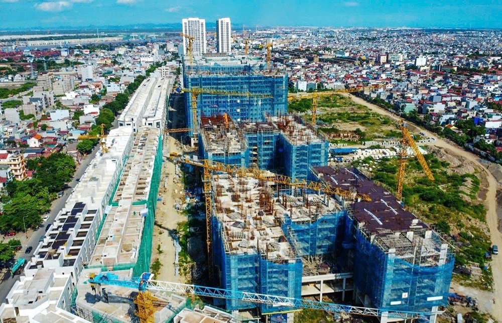 Dự &aacute;n khu nh&agrave; ở x&atilde; hội tại Tổng kho 3 Lạc Vi&ecirc;n đang được triển khai x&acirc;y dựng. Ảnh: Trung Ki&ecirc;n