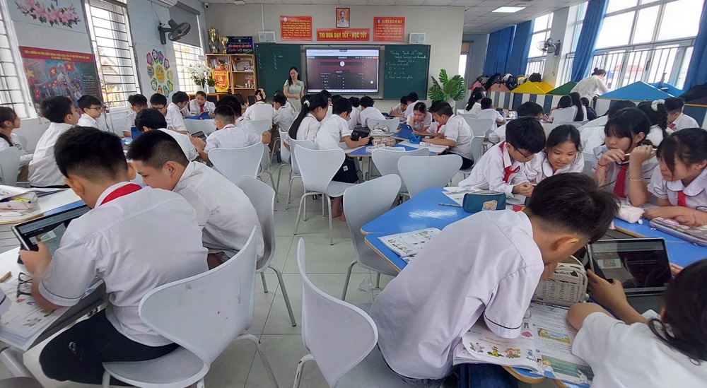 Một tiết học tiếng Anh kết hợp phương pháp dạy học theo Trạm cùng kĩ thuật AI tại trường Tiểu học Nguyễn Văn Tố