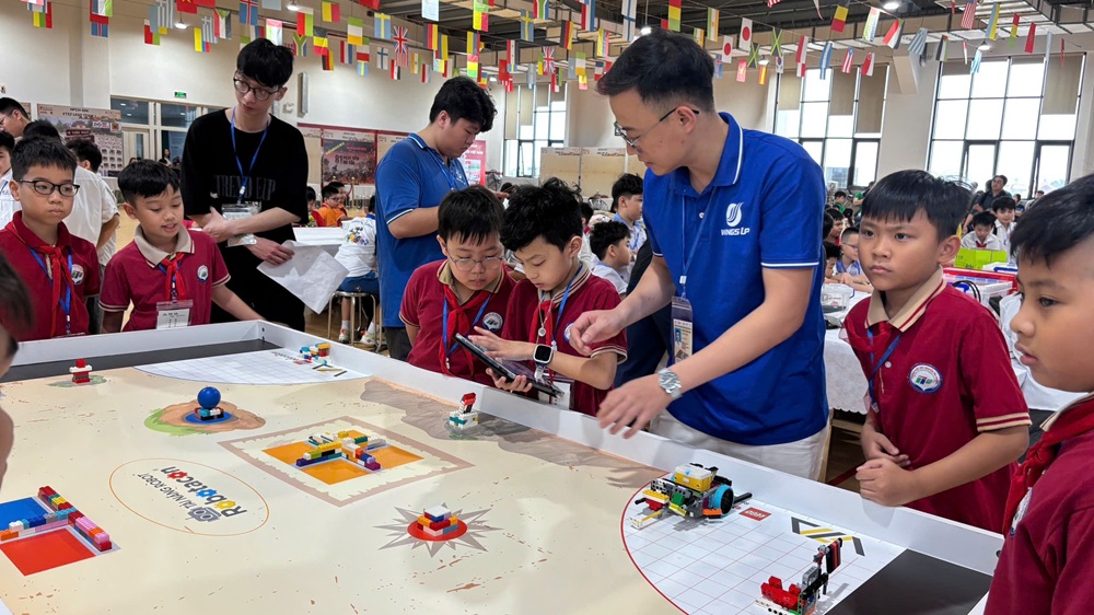 Trong phong trào giáo dục STEM tại thành phố Hải Phòng, Trường Tiểu học Nguyễn Tri Phương tiếp tục khẳng định vị thế tiên phong trong đổi mới và sáng tạo khi tích cực tham gia sân chơi trí tuệ First Lego League Hải Phòng Championship