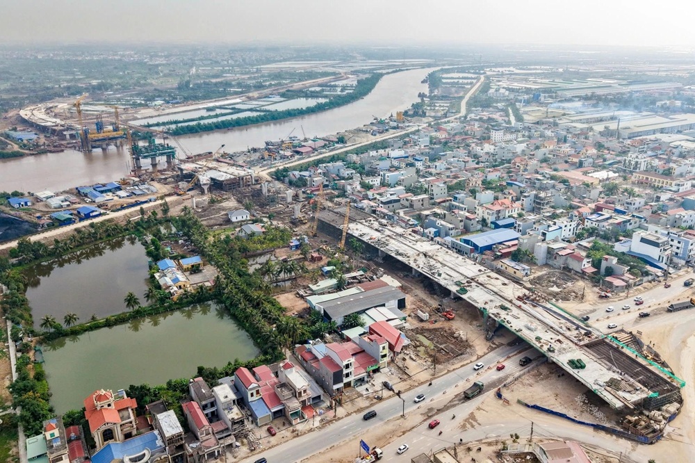 Dự &aacute;n đầu tư x&acirc;y dựng v&agrave;nh đai 2 đoạn tuyến T&acirc;n Vũ - Hưng Đạo - đường B&ugrave;i Viện đoạn qua s&ocirc;ng Lạch Tray. Được khởi c&ocirc;ng ng&agrave;y 11.3.2025, Dự &aacute;n c&oacute; tổng mức đầu tư 7.020 tỷ đồng, dự kiến ho&agrave;n th&agrave;nh năm 2027