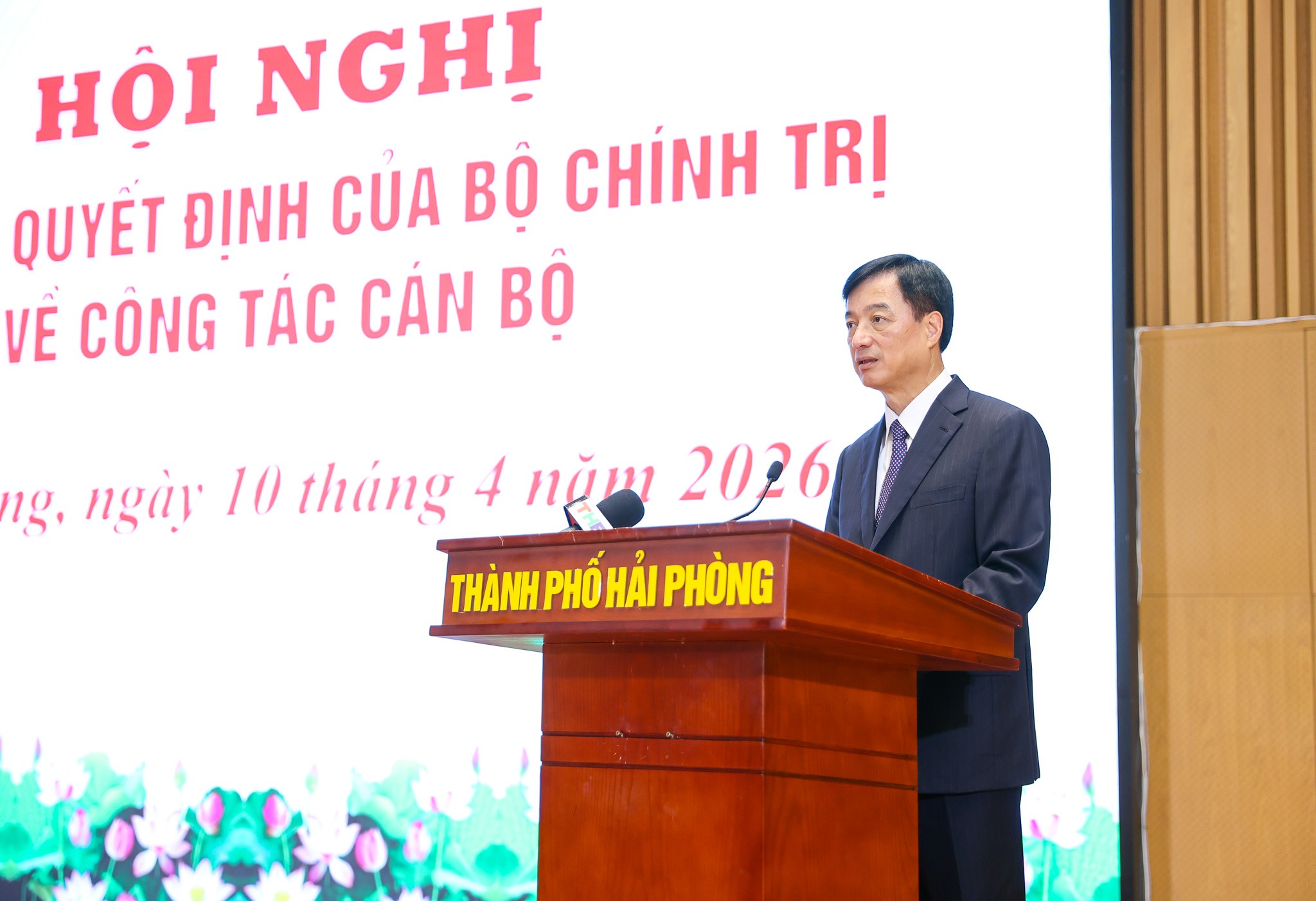 &Ocirc;ng Nguyễn Duy Ngọc, Ủy vi&ecirc;n Bộ Ch&iacute;nh trị, B&iacute; thư Trung ương Đảng, Trưởng Ban Tổ chức Trung ương ph&aacute;t biểu giao nhiệm vụ tại hội nghị