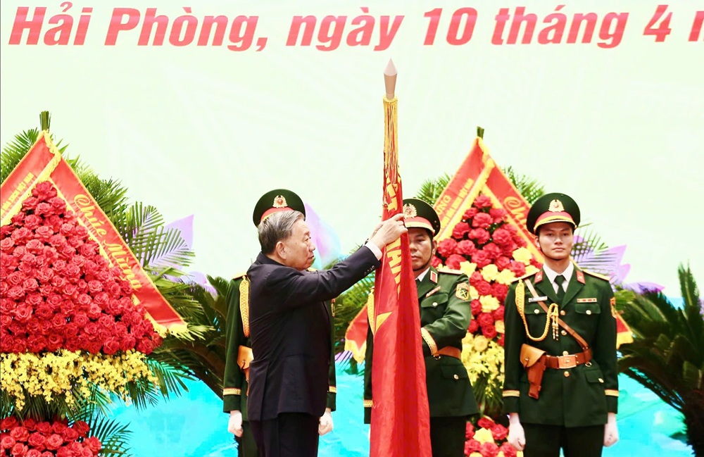 Tổng B&iacute; thư, Chủ tịch nước T&ocirc; L&acirc;m, B&iacute; thư Qu&acirc;n uỷ Trung ương trao danh hiệu Anh h&ugrave;ng Lực lượng vũ trang nh&acirc;n d&acirc;n tặng Qu&acirc;n khu 3.