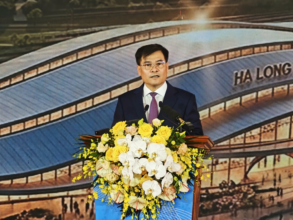 Ông Bùi Văn Khắng, Chủ tịch UBND tỉnh Quảng Ninh phát biểu tại lễ khởi công