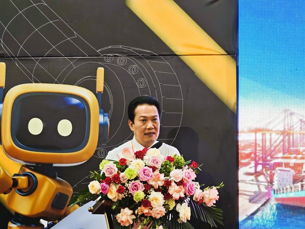 &Ocirc;ng Trần Văn Thắng, Chủ tịch Hiệp hội doanh nghiệp Hải Ph&ograve;ng, Chủ tịch Tập đo&agrave;n Sao Đỏ ph&aacute;t biểu tại Diễn đ&agrave;n