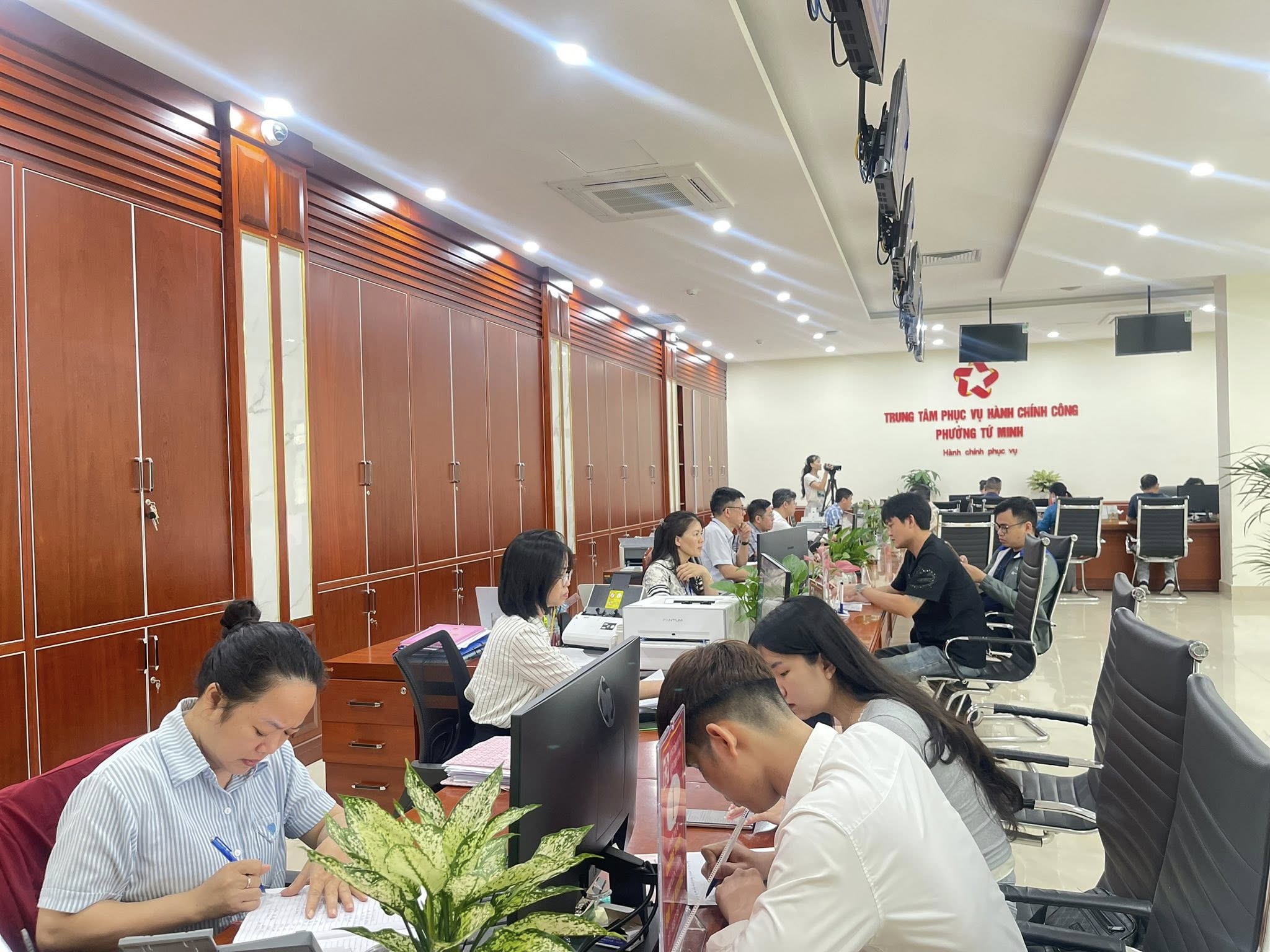 Các địa phương đang đẩy mạnh cải cách thủ tục hành chính, tạo thuận lợi cho doanh nghiệp