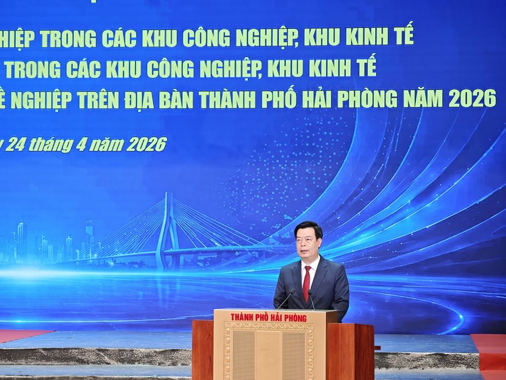 &Ocirc;ng Phạm Văn Th&eacute;p, Trưởng ban Ban quản l&yacute; Khu kinh tế Hải Ph&ograve;ng ph&aacute;t biểu khai mạc