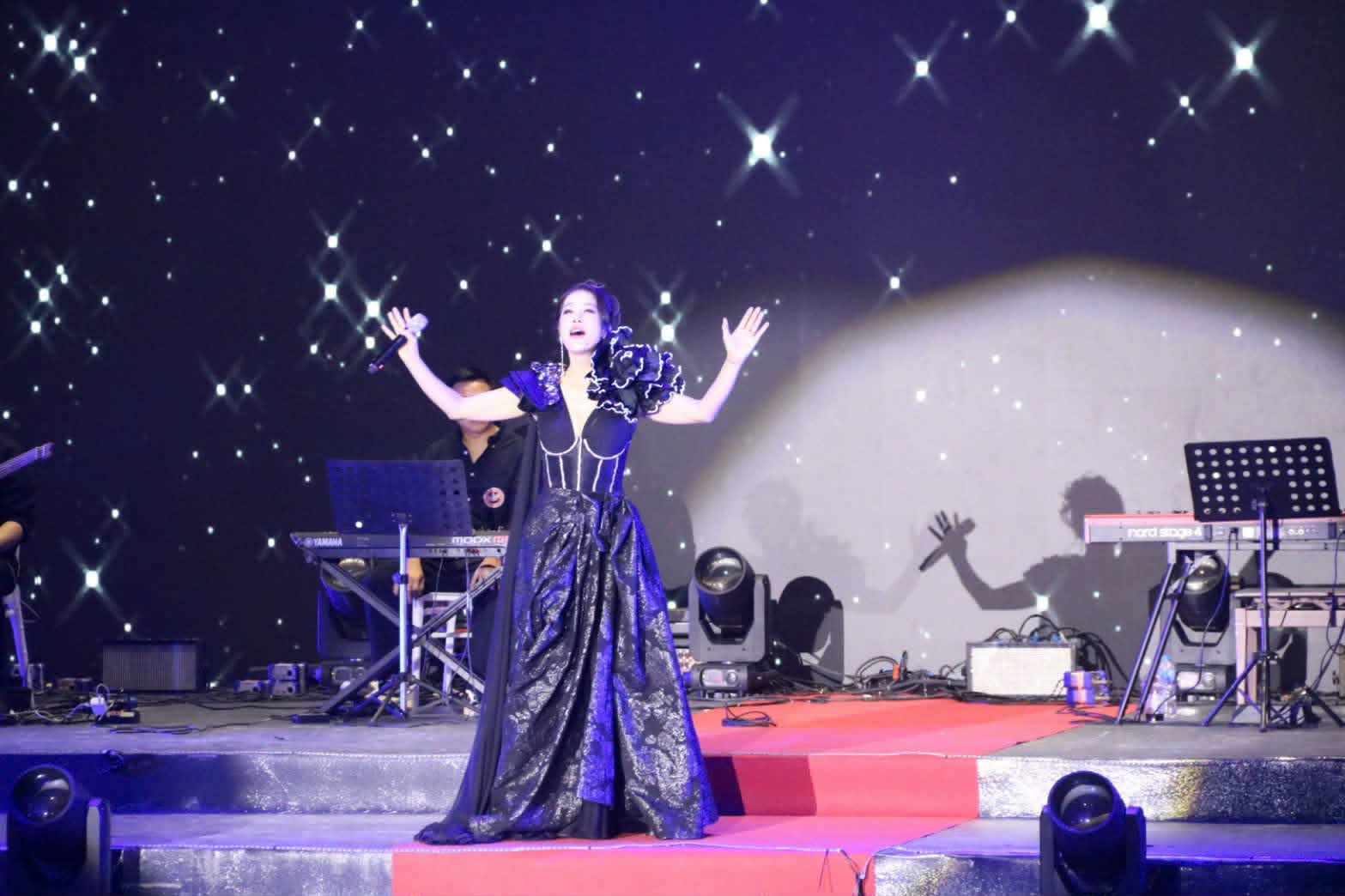 Ca sĩ Thu Phương chinh phục kh&aacute;n giả với &ldquo;Ph&eacute;p m&agrave;u v&agrave; 50 năm về sau&rdquo; v&agrave; &ldquo;Đi để trở về&rdquo;