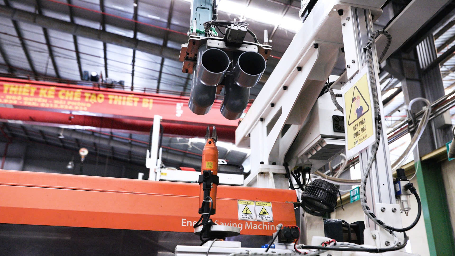 Nhựa Tiền Phong triển khai nhiều s&aacute;ng kiến cải tiến kỹ thuật nhằm n&acirc;ng cao năng suất lao động, giảm thiểu tỷ lệ hao hụt nguy&ecirc;n liệu trong sản xuất