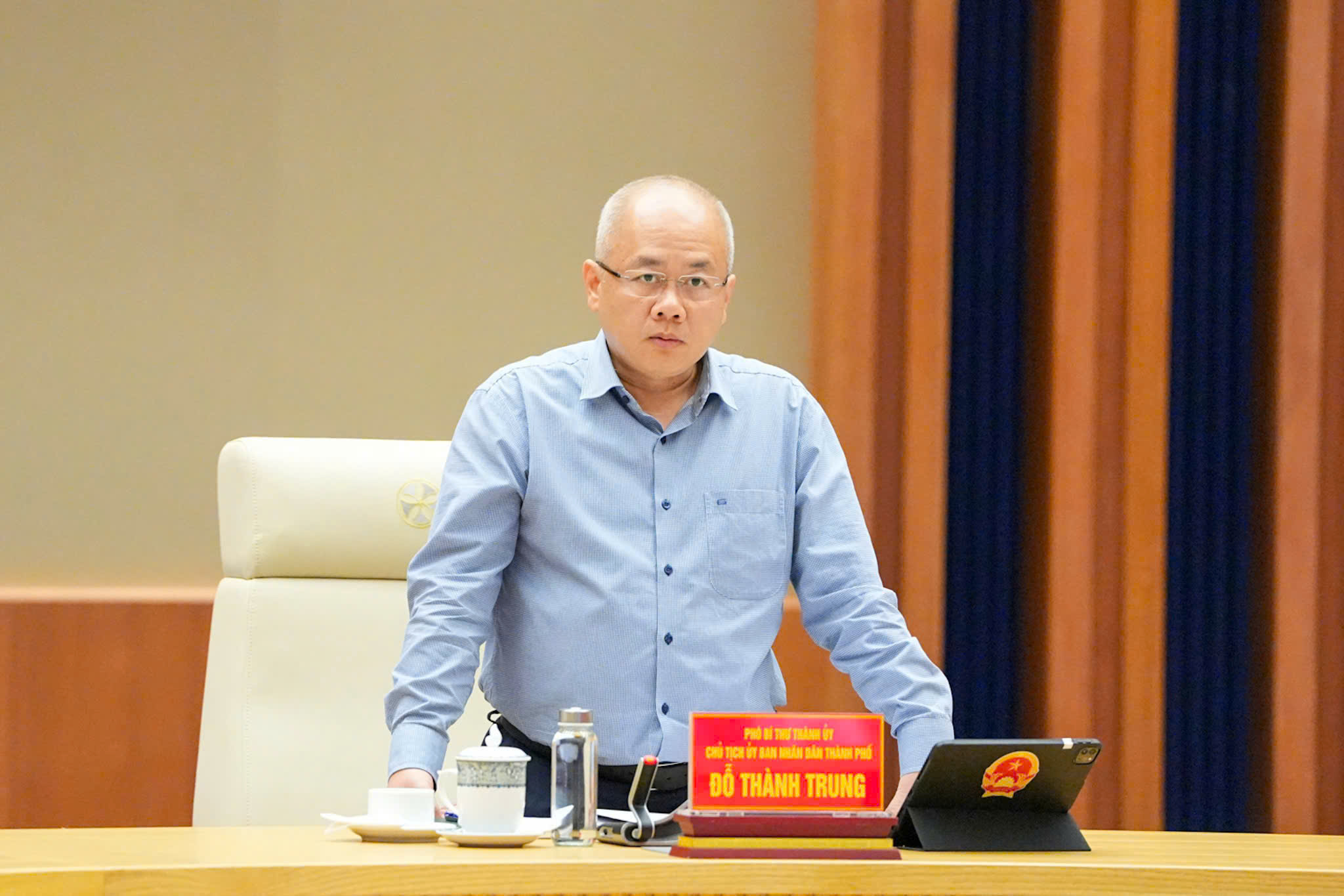&Ocirc;ng Đỗ Th&agrave;nh Trung, Chủ tịch UBND TP. Hải Ph&ograve;ng ph&aacute;t biểu chỉ đạo tại Phi&ecirc;n họp