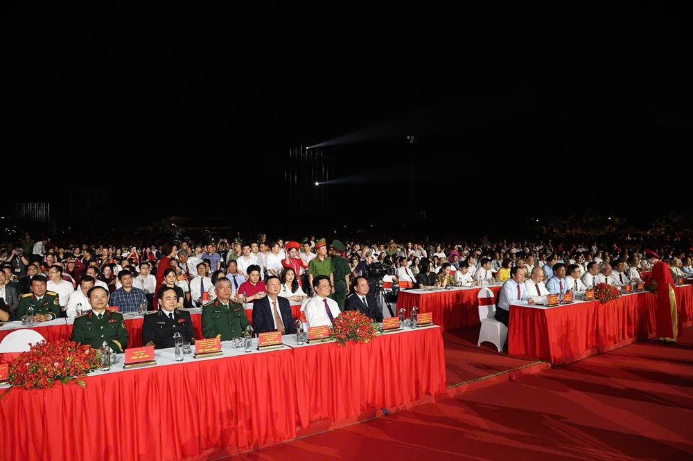 Chương tr&igrave;nh c&oacute; sự tham dự của c&aacute;c đồng ch&iacute; l&atilde;nh đạo Trung ương, l&atilde;nh đạo th&agrave;nh phố Hải Ph&ograve;ng