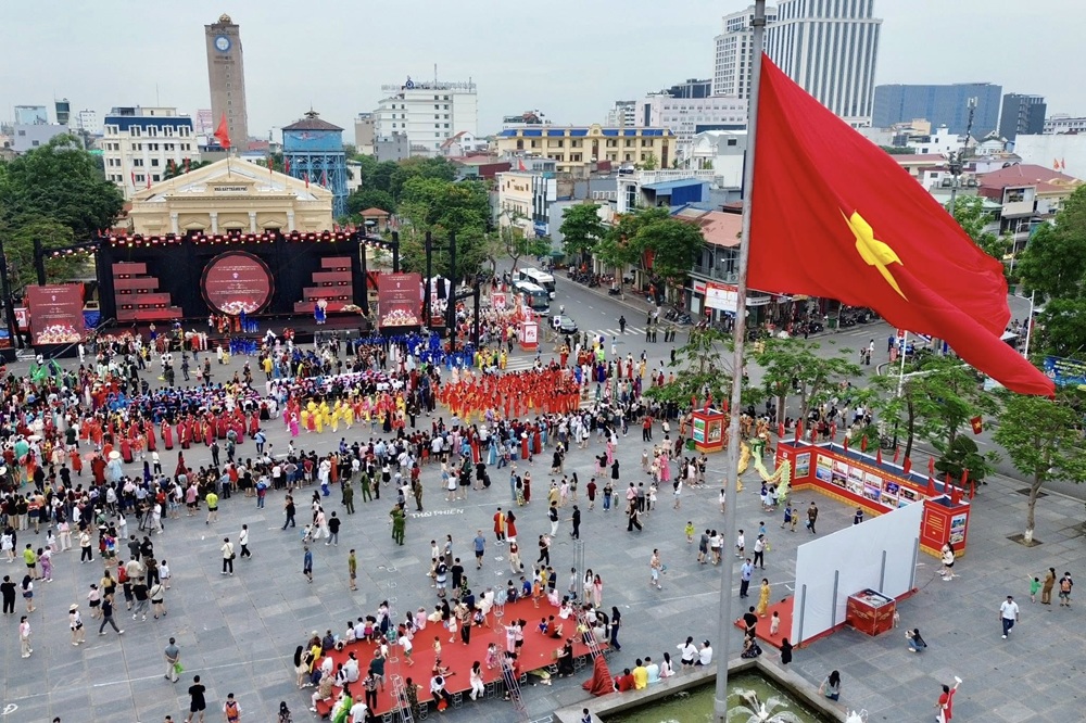 Diễu h&agrave;nh với chủ đề Hải Ph&ograve;ng - Tinh hoa miền Di sản
