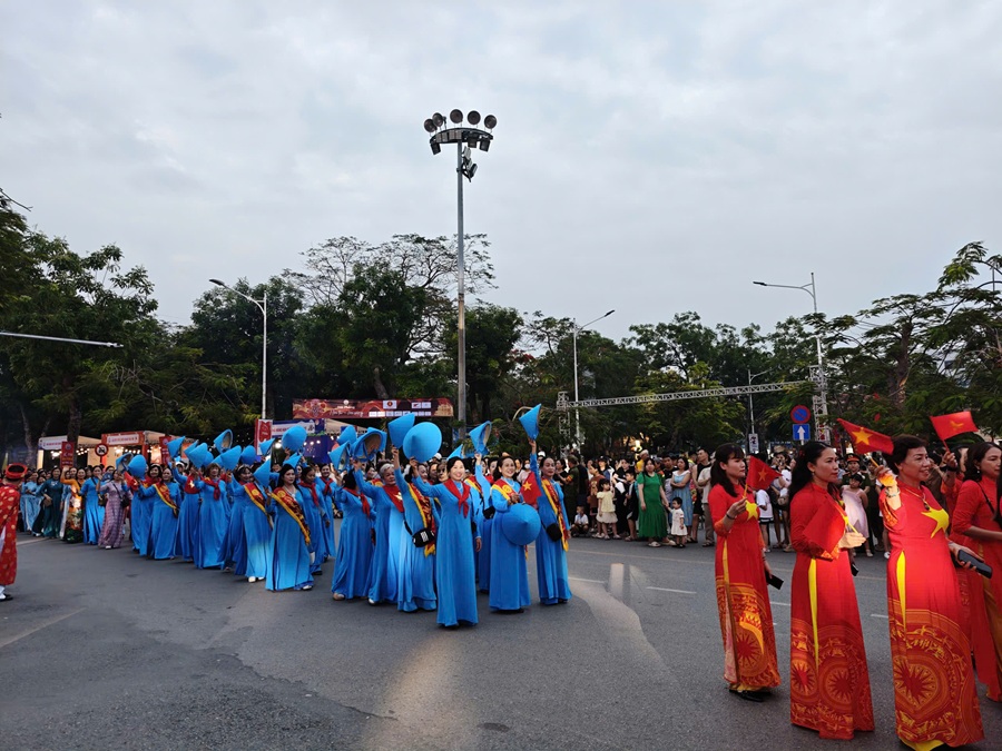 Một số h&igrave;nh ảnh tại lễ diễu h&agrave;nh