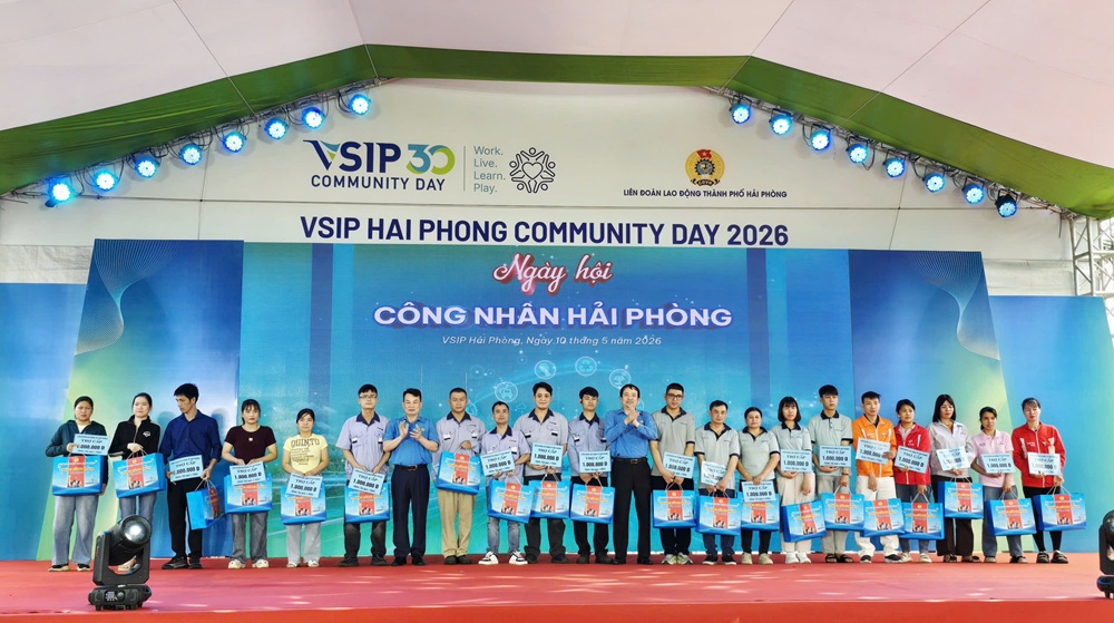 Li&ecirc;n đoàn Lao đ&ocirc;̣ng thành ph&ocirc;́ Hải Phòng trao 20 su&acirc;́t quà tặng c&ocirc;ng nh&acirc;n lao động c&oacute; ho&agrave;n cảnh kh&oacute; khăn