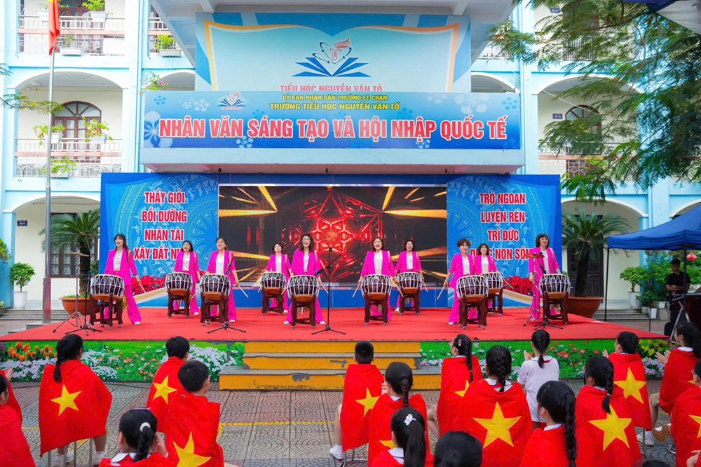 Chương tr&igrave;nh giao lưu văn h&oacute;a c&ugrave;ng Đo&agrave;n nghệ thuật Bujihwa (H&agrave;n Quốc) tại Trường Tiểu học Nguyễn Văn Tố