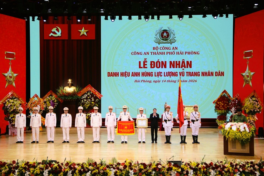 Thủ tướng Lê Minh Hưng trao Danh hiệu Anh hùng Lực lượng vũ trang nhân dân cho Công an TP. Hải Phòng