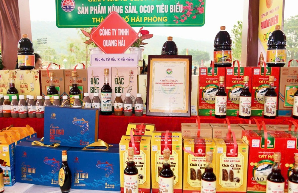 Sản phẩm nước mắm C&aacute;t Hải của C&ocirc;ng ty TNHH Quang Hải được đề nghị c&ocirc;ng nhận l&agrave; sản phẩm OCOP 5 sao cấp quốc gia.