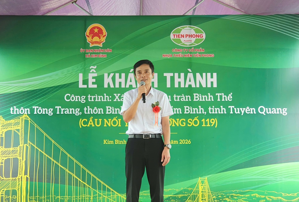 &Ocirc;ng Trần Ngọc Bảo, Th&agrave;nh vi&ecirc;n HĐQT, Ph&oacute; Tổng gi&aacute;m đốc C&ocirc;ng ty CP Nhựa Thiếu ni&ecirc;n Tiền Phong ph&aacute;t biểu tại buổi lễ