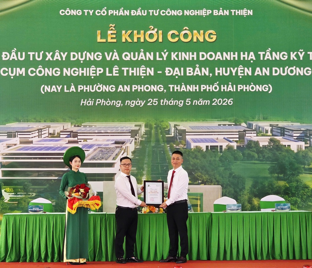 C&ocirc;ng ty cổ phần GreenGrow Industries được trao chứng nhận l&agrave; đơn vị ph&aacute;t triển kinh doanh v&agrave; quản l&yacute; b&aacute;n h&agrave;ng cho CCN L&ecirc; Thiện &ndash; Đại Bản